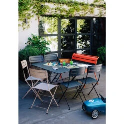 Table De Jardin 8 Personnes FERMOB Cargo 128 X 128 Cm - Carbone 12 Table De Jardin 8 Personnes FERMOB Cargo 128 X 128 Cm - Carbone -Fermob 024147 table jardin fermob cargo 128 cm carbone ambiance 4