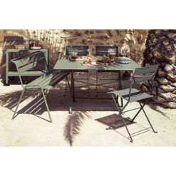 Table De Jardin 8 Personnes FERMOB Cargo 128 X 128 Cm - Cactus -Fermob 024182 table de jardin fermob cargo 128 x 128 cm cactus ambiance 2