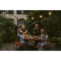 Guirlande Lumineuse FERMOB Hoop - Cerise Noire -Fermob guirlande hoop cerise noire ambiance